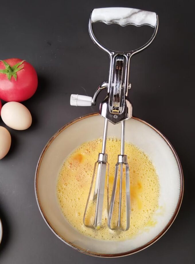 Rotary Egg Beater，Classic Hand Crank Mixer Manual Egg Beater
